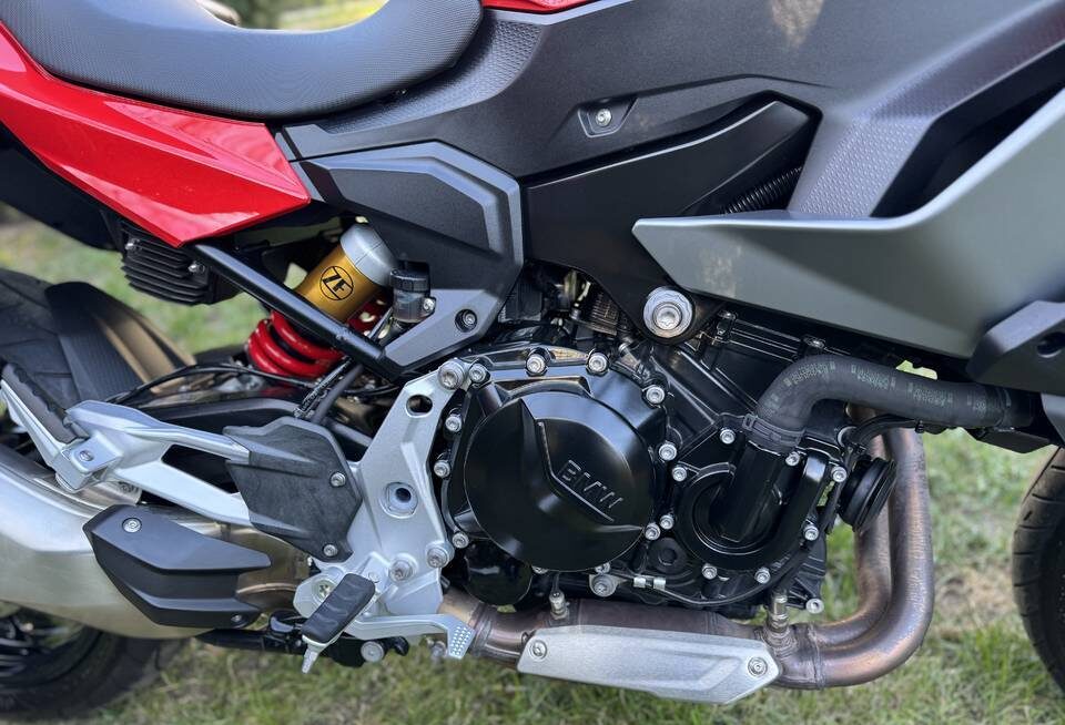 
								BMW F900 XR full									