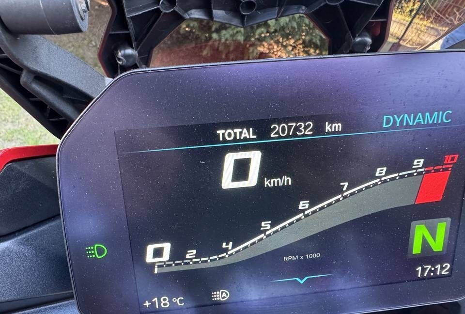
								BMW F900 XR full									
