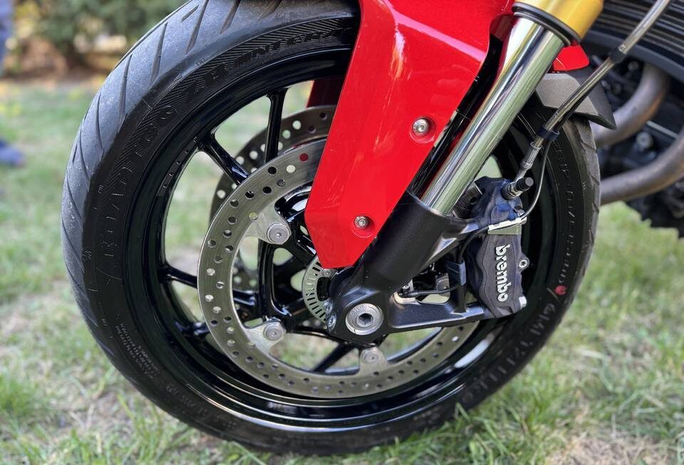 
								BMW F900 XR full									