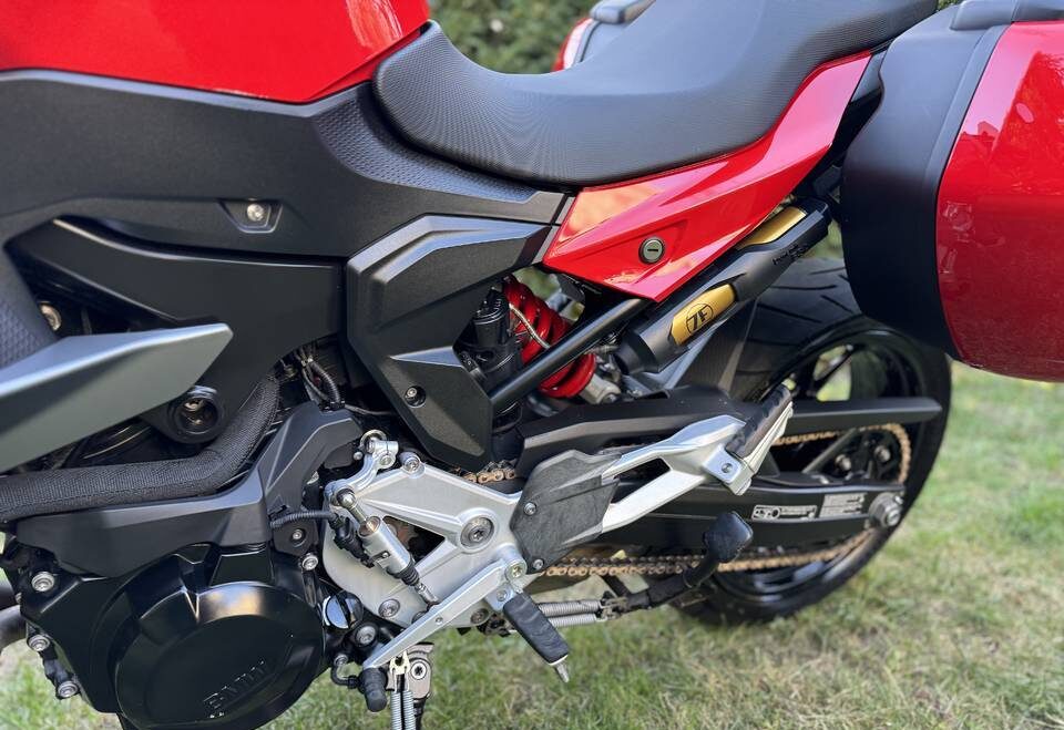 
								BMW F900 XR full									