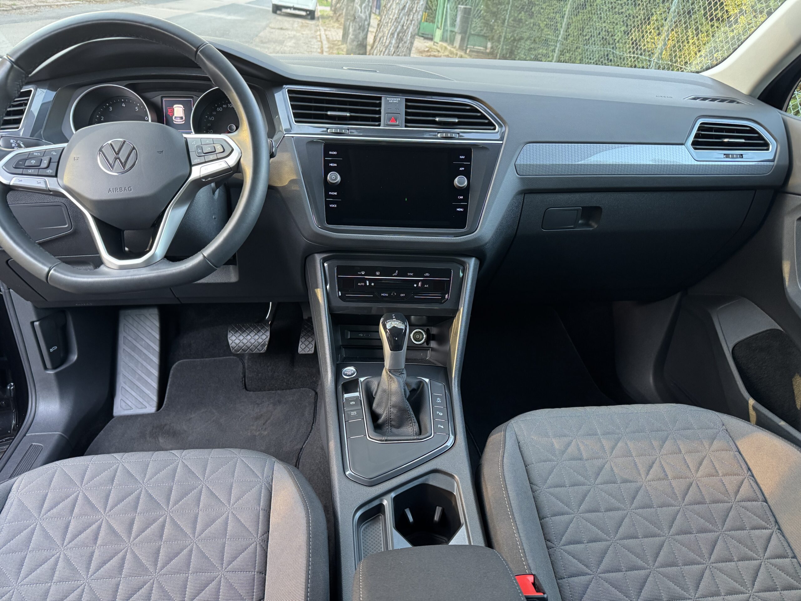 
								Volkswagen Tiguan full									