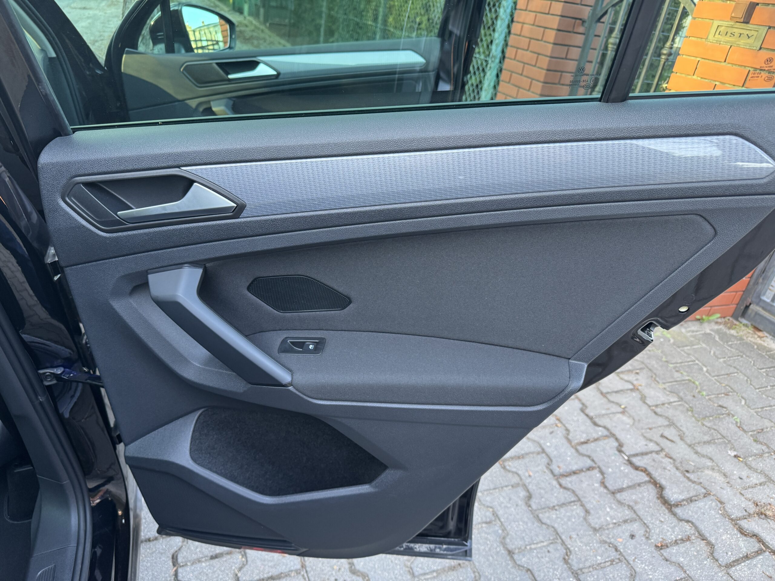 
								Volkswagen Tiguan full									
