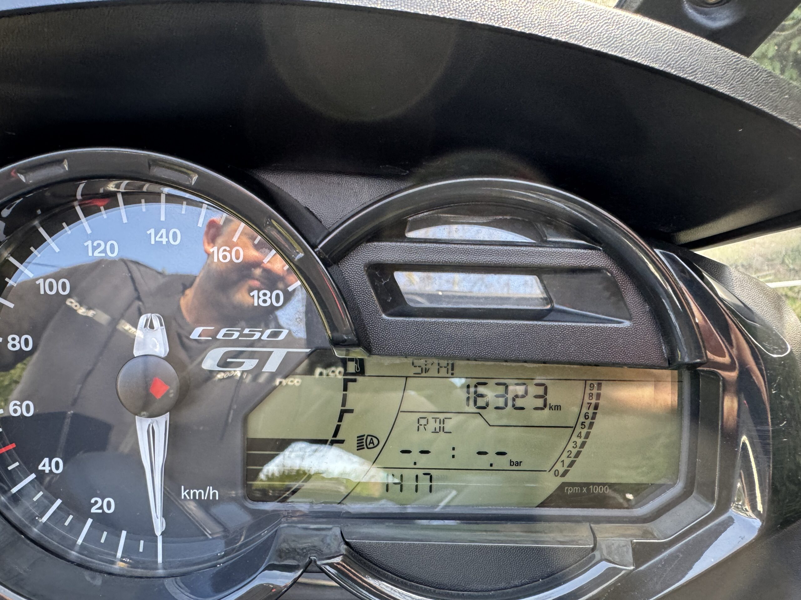 
								BMW C650 GT full									